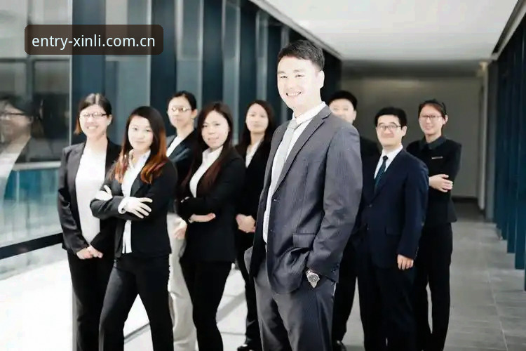 解读足球总监的决策密码：从拉比奥签约到更衣室冲突的完整指南